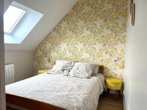 a small bedroom with a bed and a wall at La Maison Agoméa in Saint-Georges-sur-Cher