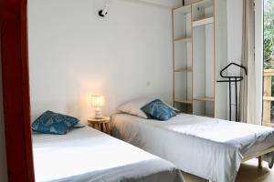 two beds sitting next to each other in a bedroom at Le Havre de Paix Chalet in Rivières +3 photos