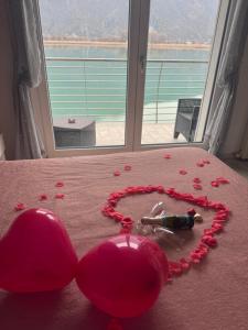 a heart made out of red roses on a bed at Adeline in Dascio