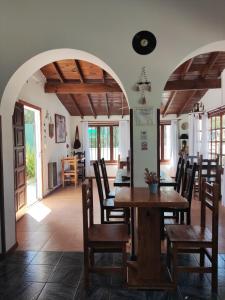 a dining room with a table and chairs at Las Grullas in Villa Gesell