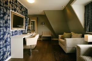 a living room with a vanity and a couch at Bergstadens Hotel & Spa in Røros