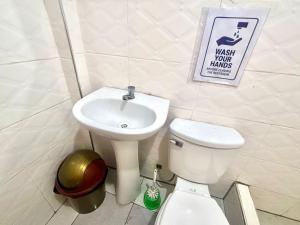 a bathroom with a toilet and a sink at Dionny's House in Tinco
