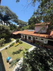 an exterior view of a house with a yard at Pousada Bahan Suites privativas - ideal para Casais in Ubatuba
