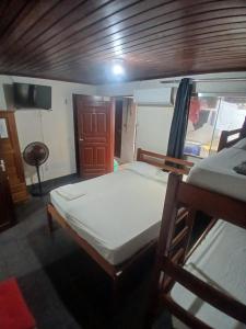 a bedroom with two bunk beds in a boat at Pousadas JC 3 em Santarém in Santarém