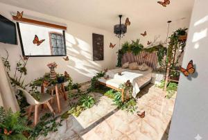 a living room with butterflies on the wall at Veta Corona in Tlalpujahua de Rayón