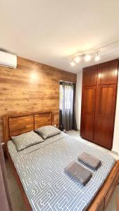 a bedroom with a large bed and a wooden wall at F3 RDC L horizon in Petite Île