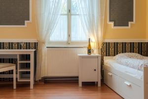 เตียงในห้องที่ Vinařské apartmány