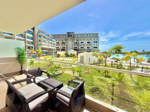 a balcony with chairs and a view of the ocean at kristal lagoon view apartement in Cartagena de Indias