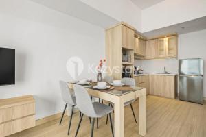 a kitchen and dining room with a table and chairs at Elion by Kozystay - BSD in Samporo