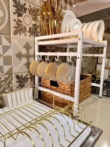 a plate rack with plates and dishes on it at Casa Zapata in Chano