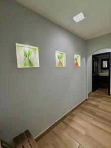 a room with three pictures on a wall at Alojamiento en Tambaca, Tamasopo SLP in Tambaca