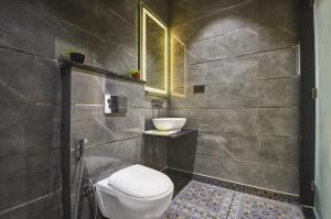 a bathroom with a toilet and a sink at Hotel Byland Inn- Near Connaught Place And 5 Minutes From New Delhi Station in New Delhi +64 photos
