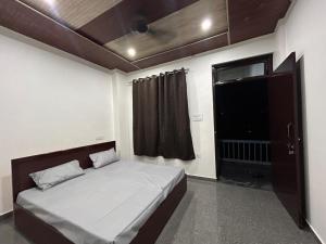a small bedroom with a bed and a window at Panwar home stay in Partābnagar