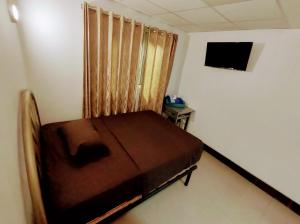 a small bedroom with a bed in a room at Hospedaje ANDRES & COCHERA in San Antonio