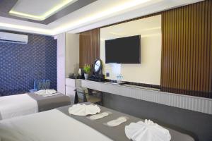 a hotel room with two beds and a large mirror at the Amara Hotel in Istanbul