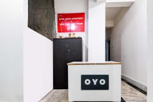 a sign sitting on top of a box in a room at HOTEL O RAHAN APPARTMENT in New Town +22 photos