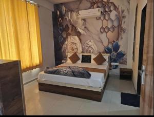 a bedroom with a large bed in a room at Hotel Shree Govind Dev and Restaurant in Khātu