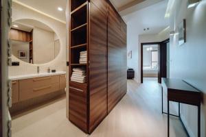 a bathroom with a large wooden wall next to a sink at Apartamentowiec Panorama Gór City Center Family&Pet-friendly in Szklarska Poręba +135 photos