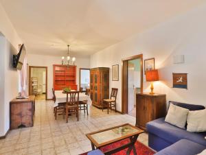 a living room with a couch and a table at Arzenhof, Baron Di Pauli in Caldaro