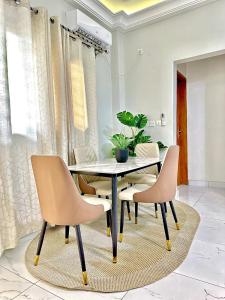 a dining room with a table and chairs at Aud'Meublé Logpom in Douala