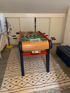 a foosball table sitting on top of a rug at A l'abri des flots in Ambleteuse