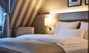 Postel nebo postele na pokoji v ubytování Sachsenpark-Hotel