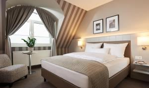 Postel nebo postele na pokoji v ubytování Sachsenpark-Hotel