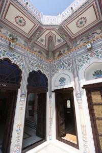 an ornate ceiling in a building with windows at Haveli Kesar Vilas in Chāran ki Dhāni