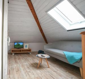 a attic bedroom with a bed and a skylight at Mor Mor Hus in Böhl