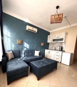 a living room with a couch and a kitchen at pH Ölüdeniz Suite in Fethiye