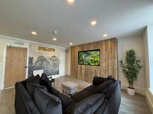 a living room with a large couch and a wall at Williamson Suites - Apartment 2 in Liverpool