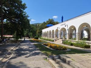 a building with a path leading into a garden at Divna in Arandelovac