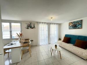 a living room with a couch and a table at Le Studio du centre - 2-4p - 80 m de la plage in Les Sables-d'Olonne