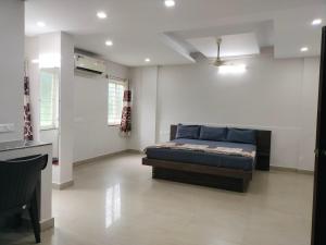 a bedroom with a bed in the middle of a room at Hotel Jaganmatha Kollur in Kollūru