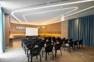 a conference room with chairs and a projection screen at OZO North Pattaya in Pattaya +106 photos