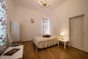 Ένα ή περισσότερα κρεβάτια σε δωμάτιο στο White Amber