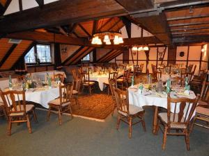 a dining room with white tables and chairs at Land-gut-Hotel Zum alten Forsthaus - Aufladestation für Elektroautos in Hürtgenwald
