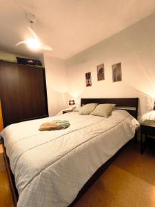 a bedroom with a large bed with white sheets at Estudio Petrer in Petrer