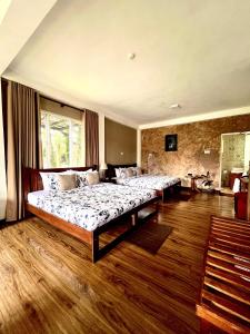 a bedroom with three beds in a room at Medalin Lake Gregory in Nuwara Eliya