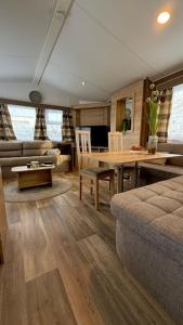 a living room with a couch and a table at Andes in Dronrijp