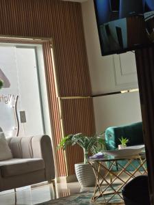 a living room with a couch and a table at Break pyramids inn in Al Manşūrīyah