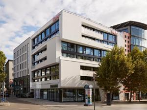 a large white building on a city street at Numa Stuttgart Rotebühlplatz in Stuttgart