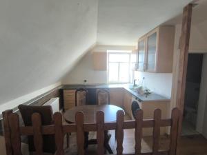 a small kitchen with a table and a kitchen counter at Monteurunterkunft nahe Tor 1 in Leuna +6 photos