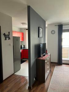 a living room with a television on a dresser at Szybowników 2 in Piła