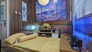 a bedroom with a bed and a painting on the wall at Hanki Guest House syariah in Gadok 1 +65 photos