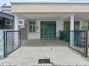 an entry to a house with a green gate at Babah Homestay in Merlimau