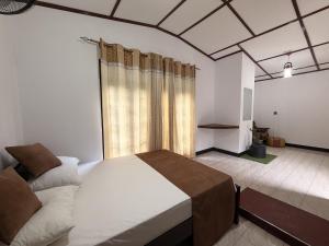 a bedroom with a bed and a window with curtains at Sylvan Crest Ella in Ella