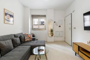 a living room with a couch and a table at He Musica in Torrevieja
