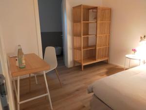 a bedroom with a desk and a table and a bed at Ca' Rino - alloggio turistico in Vedelago +3 photos