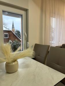 a living room with a table and chairs and a window at Soltauer Bleibe in Soltau
